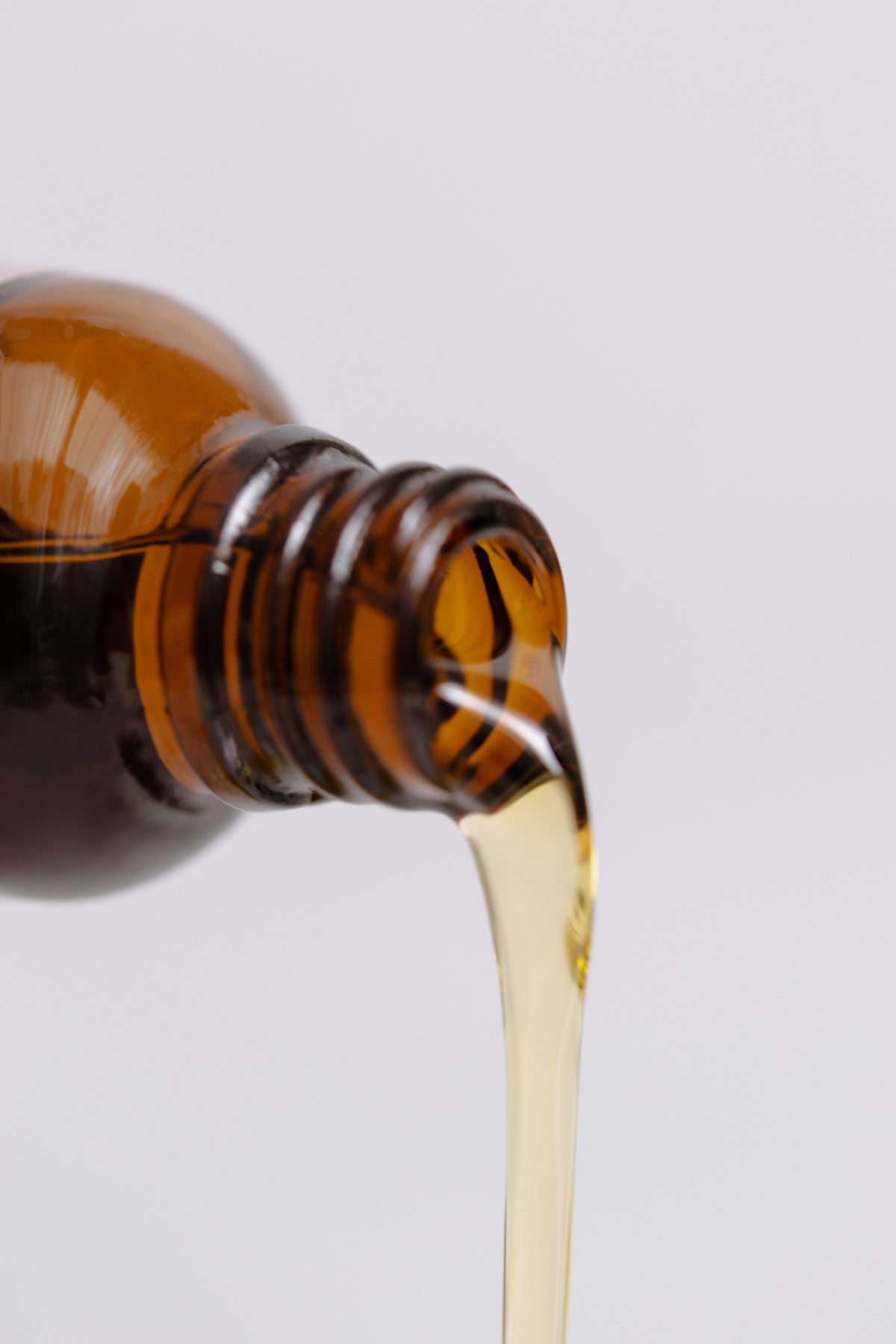 Bezpieczna pielęgnacja skóry w ciąży naturalnym olejkiem mandarynkowym.